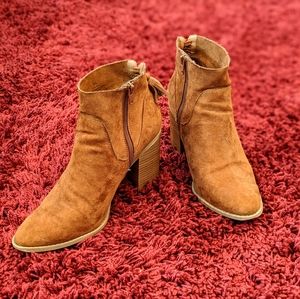 Universal Thread Women's Heeled Ankle boots